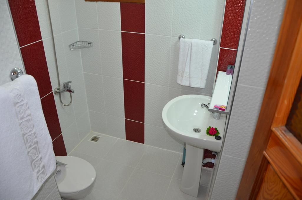 Dilek Hotel Menderes Bagian luar foto